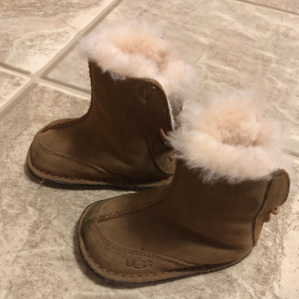 UGG infant bootie size small fits 3-4